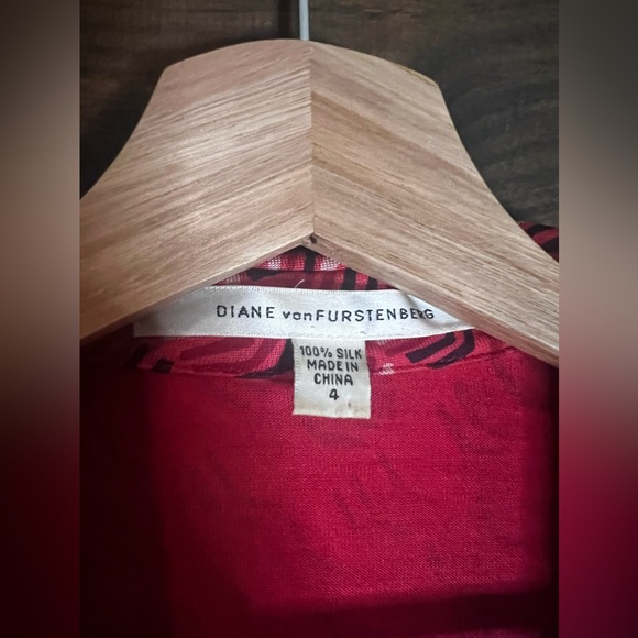 Diane Von Furstenberg 100% Silk Wrap Collared V-Neck Midi Dress w/ Belt - Picture 4 of 5